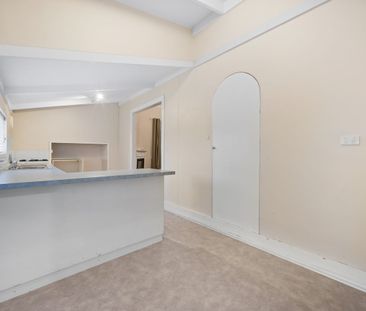 Charming Golden Point Home with Extra Toilet and Spacious Living - Photo 4