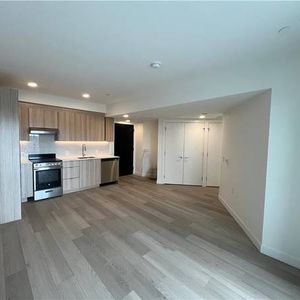 Newly Built 2 Bedroom, 2 Bathroom, Pet Friendly, Rooftop Lounge & More - Photo 2