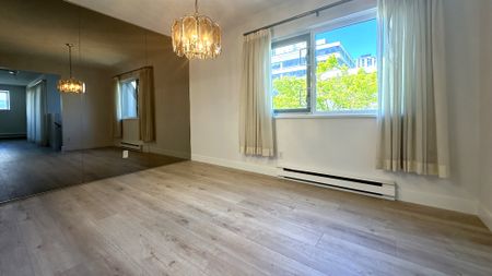 Fairview Gem: Stylish Townhouse Living At Its Finest. - Photo 2