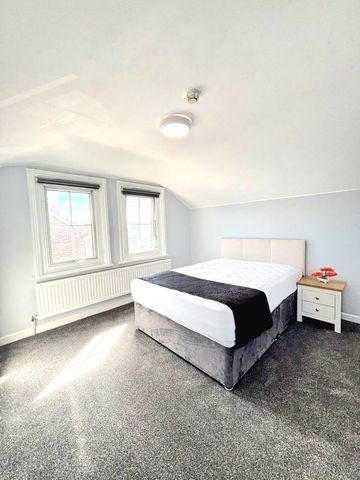 Bushey Grove Road, Bushey WD23 2JJ, Property for rent - Photo 3