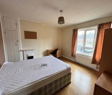 5 bedroom semi-detached house to rent - Photo 2