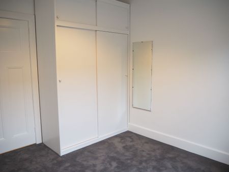 Family Home In The Heart Of Reservoir - Photo 3