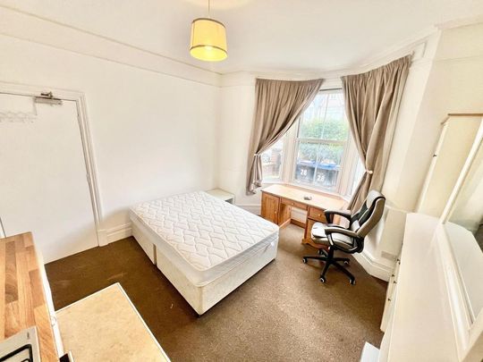 1 bedroom in a house share to rent - Photo 1