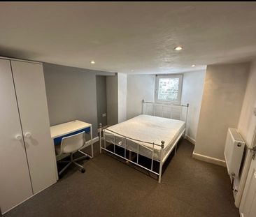 Room in a Shared House, Pembroke Street, M6 - Photo 6