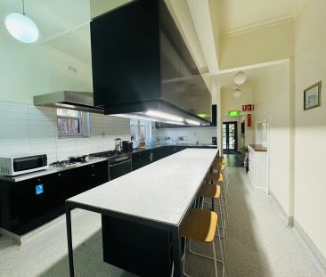 Room 12 (Non Ensuite) - Photo 4