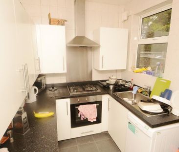 5 bedroom detached house to rent - Photo 2