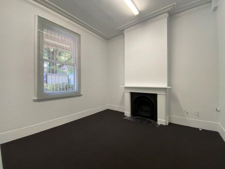 LYGON STREET AND MELBOURNE UNI AT YOUR FINGERTIPS! - Photo 2