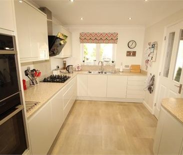 5 bedroom detached house to rent - Photo 5