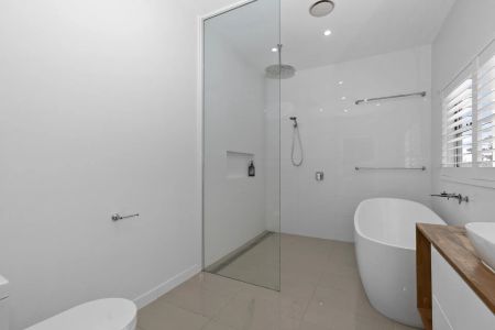 4 Bedroom House - Photo 5