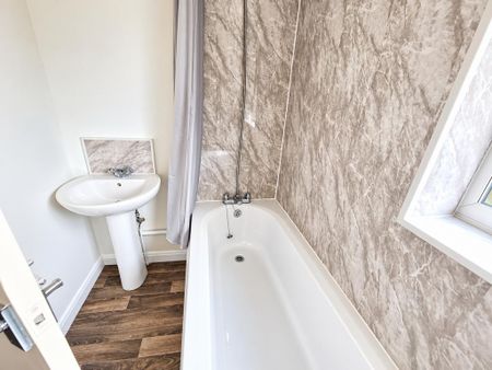 2 bedroom terraced house to rent - Photo 4