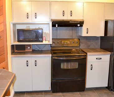 3 Bed Bungalow Near Confederation Park | Mature Treed Lot | Double ... - Photo 5