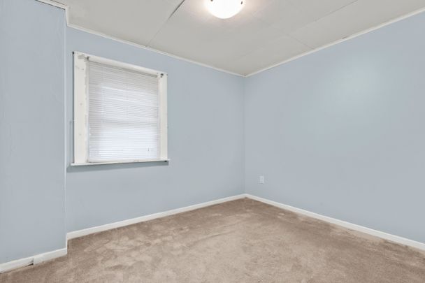 For Lease - 32 Page Street, St. Catharines, Ontario - Photo 1