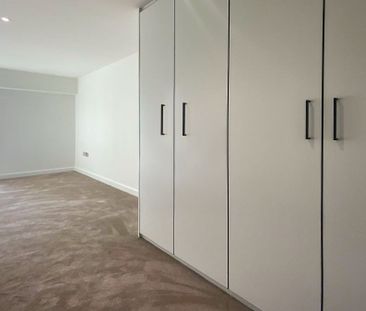 Flat , Fermont House, Beaufort Square, London - Photo 6