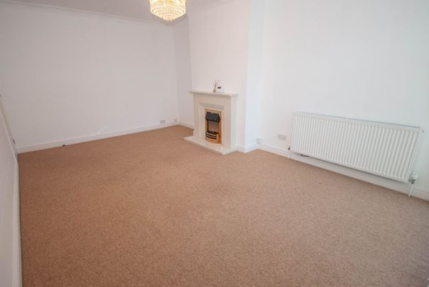 Macbeth Close, Rugby, CV22 - Photo 1