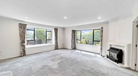 HOKOWHITU - 4 BEDROOMS - Photo 2