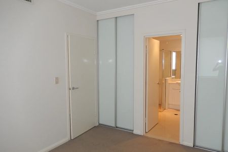 2 Bedroom Apartment in Ideal Location - Photo 2