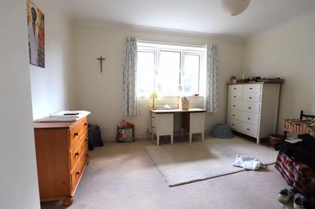 4 bedroom detached house to rent - Photo 3