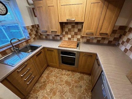 2 bedroom semi-detached house to rent - Photo 4