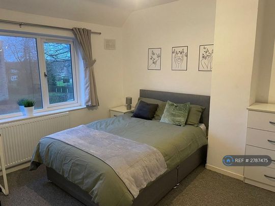 1 bedroom in a house share to rent - Photo 1