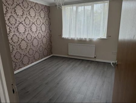 4 bedroom detached house to rent - Photo 5