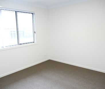 Modern family home ready to move in - Photo 4