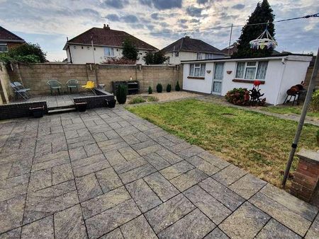 Bedroom Detached House In Wallisdown, BH12 - Photo 5