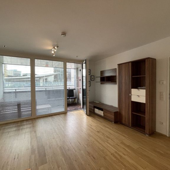 Teilmöblierte 2 Zimmer mit verglaster Loggia im Skytower zur Miete ab 15.05.2026 - Photo 1