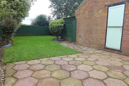 3 bedroom semi-detached house to rent - Photo 5