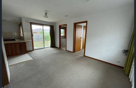 FAMILY HOME | GREAT LOCATION | - Photo 2