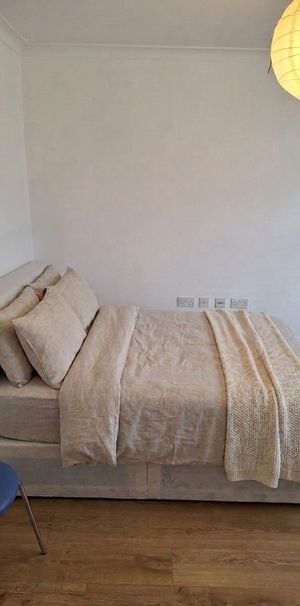 Room in a Shared House, Randall Avenue, NW2 - Photo 1