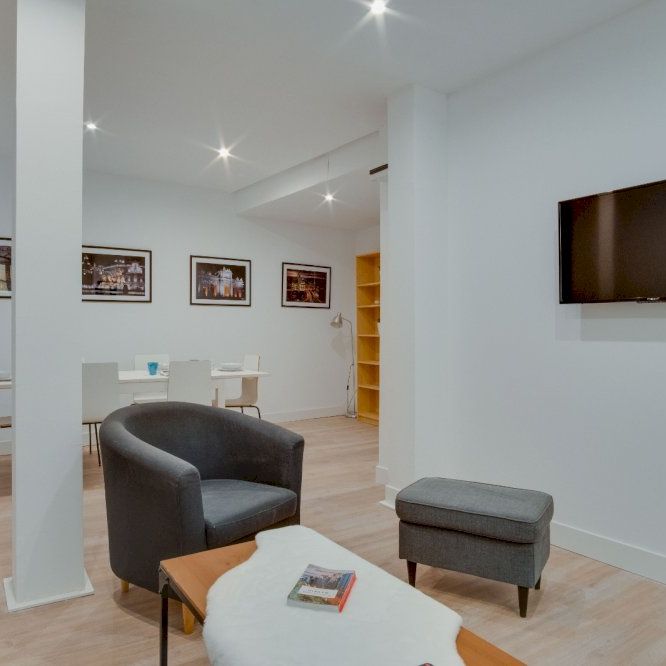 Room with double bed in Fernán Gonzalez Street - Photo 1