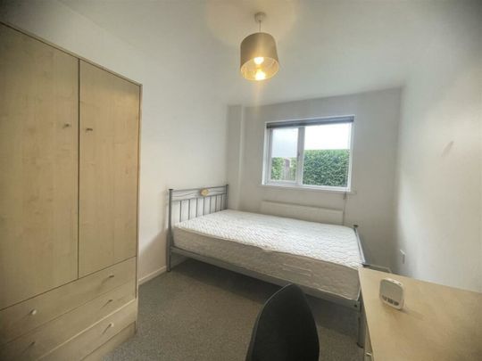 6 bed Semi-Detached House for Rent - Photo 1