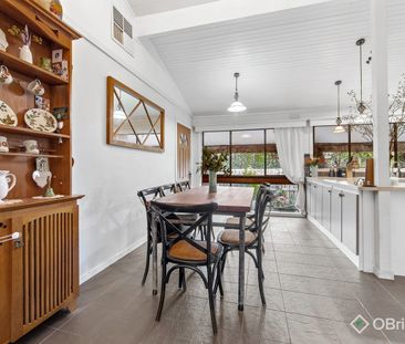 Beautifully presented residence offers outstanding family living wi... - Photo 4