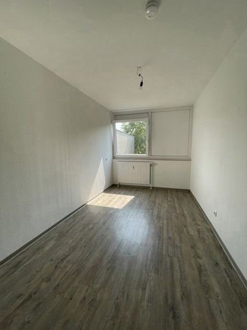 Tapezierte Wohnung mit Balkon in Familienfreundlicher Umgebung - Photo 4