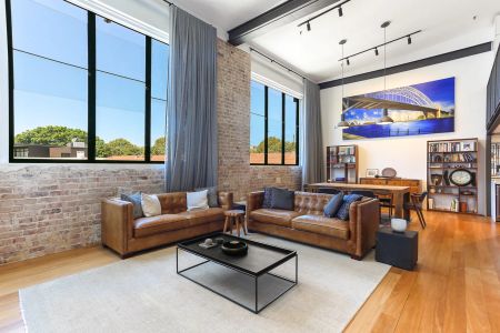 Oversized loft-style apartment moments from trendy Paddington - Photo 3