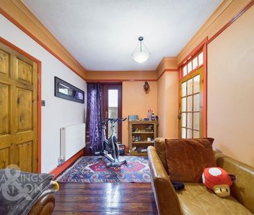 4 bedroom semi-detached house to rent - Photo 3