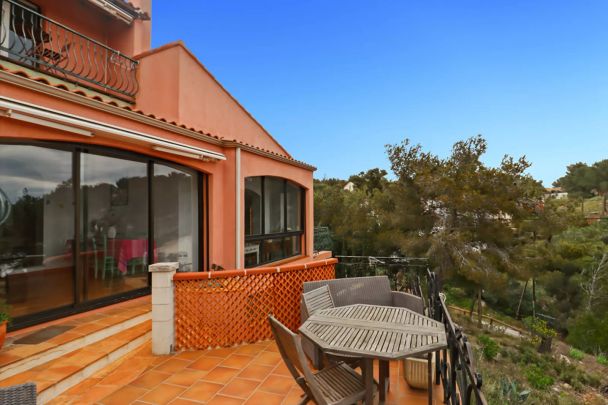 Maison Ensues La Redonne 6 pièce(s) 180 m2 - Photo 1