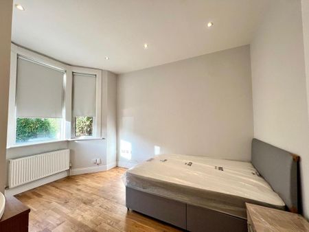 6 bedroom terraced house to rent - Photo 3