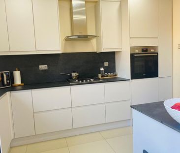 3 Bed Terraced House, Eastcombe Avenue, SE7 - Photo 2