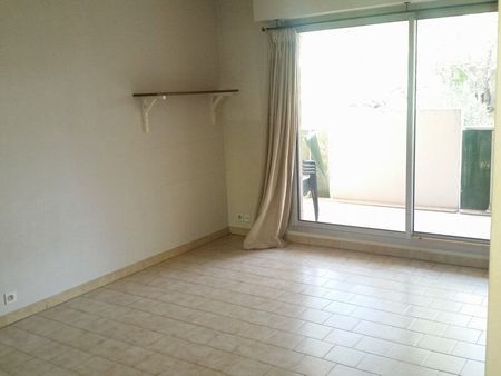 Appartement 1 pièces 25m2 MARSEILLE 8EME 531 euros - Photo 2