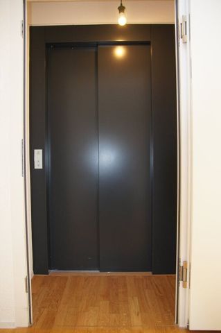 Charming 4.5-room attic apartment with view of Biel/Bienne - Photo 3