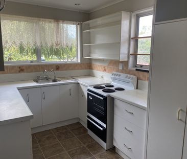 Lovely home in Totara Park - Photo 5