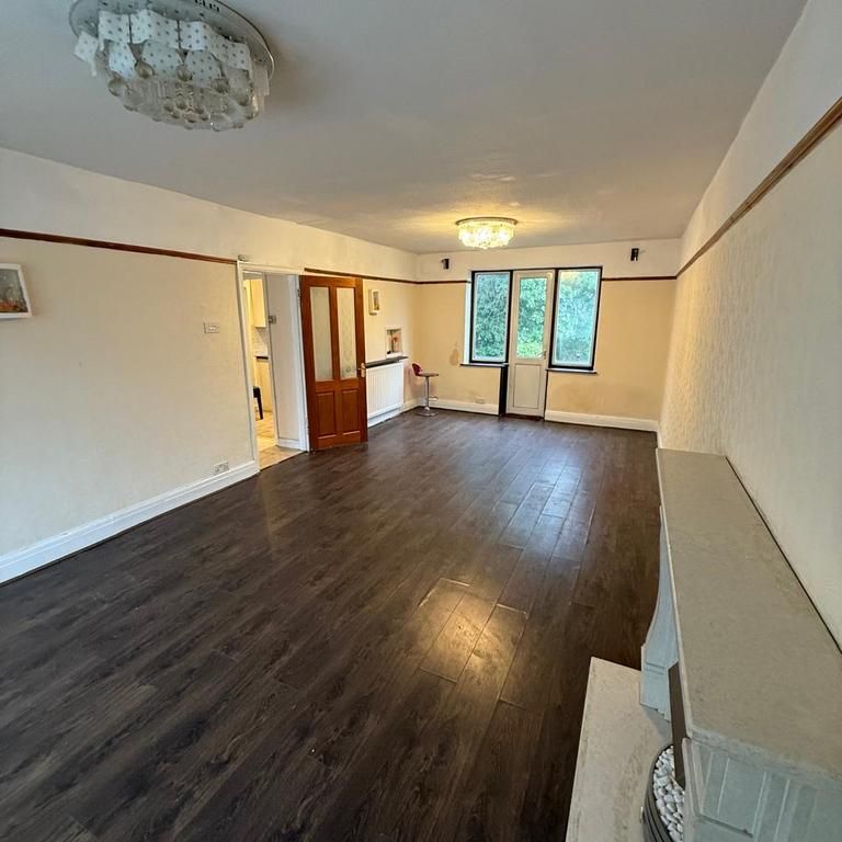 3 bedroom semi-detached house to rent - Photo 1