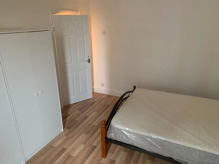Room in a Shared House, College Gardens, N18 - Photo 2