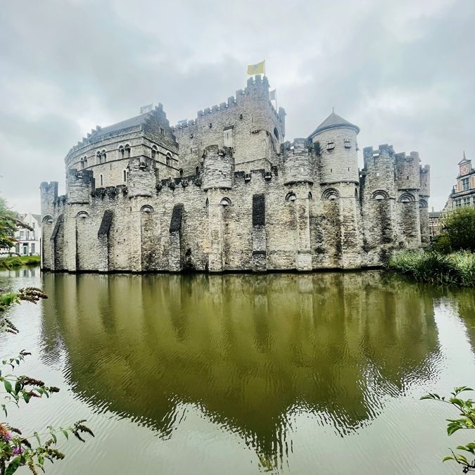 Appartement te huur met 2 slaapkamers - Gravensteen Gent - Photo 1