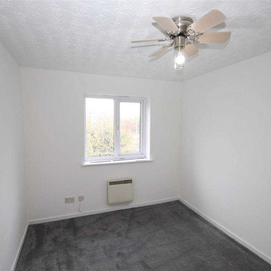 1 bedroom Flat to let - Photo 1