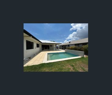 Stunning Family Home in Mount Low - AVAILABLE NOW - Photo 4