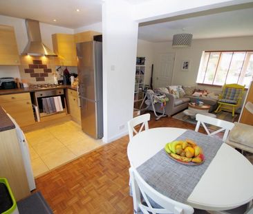 2 bedroom flat to rent - Photo 3