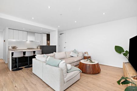 Live the High Life! Spacious 10th-Floor Apartment with Sweeping City & Bay Views - Photo 2