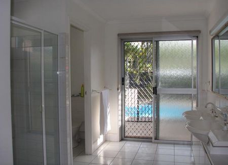 30 Waitomo Street, Broadbeach Waters - Photo 3